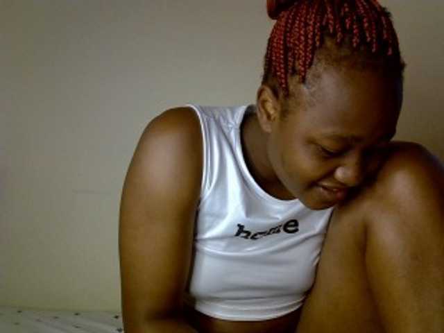 Pettiteebony20 live cam on BongaCams