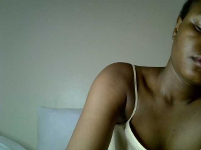 Pettiteebony20 live cam on BongaCams