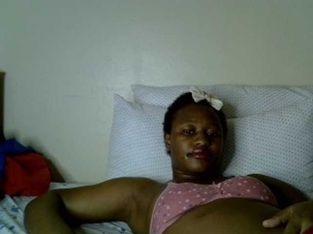 Pettiteebony20 live cam on BongaCams