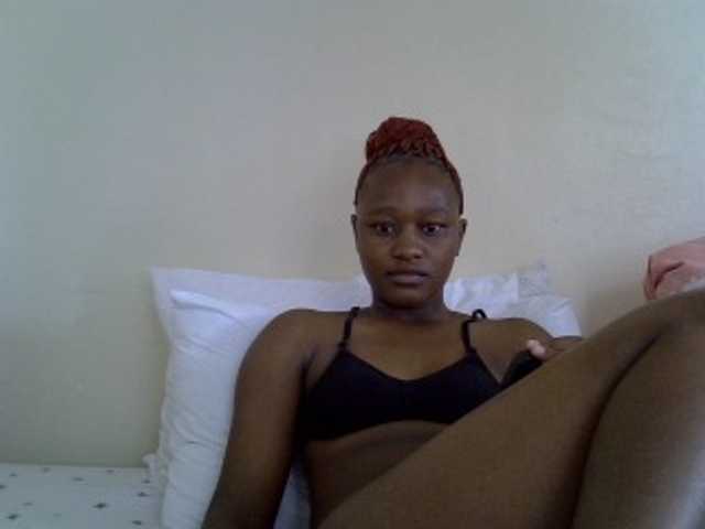 Pettiteebony20 live cam on BongaCams