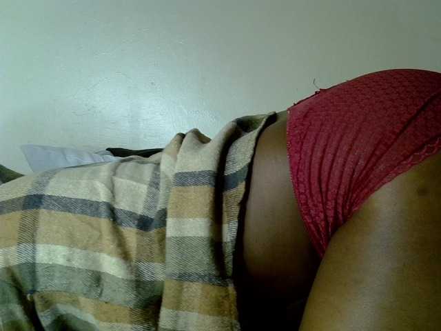 Pettiteebony20 live cam on BongaCams