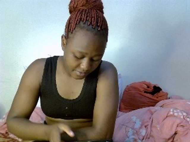 Pettiteebony20 live cam on BongaCams