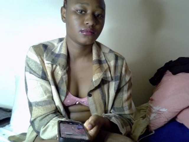 Pettiteebony20 live cam on BongaCams