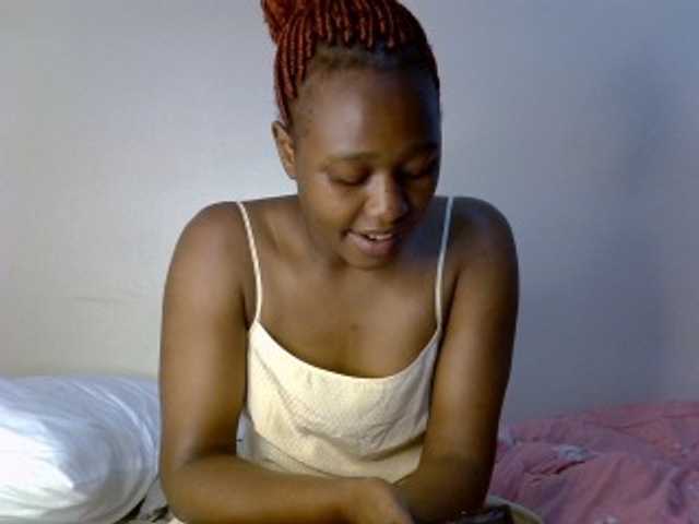 Pettiteebony20 live cam on BongaCams