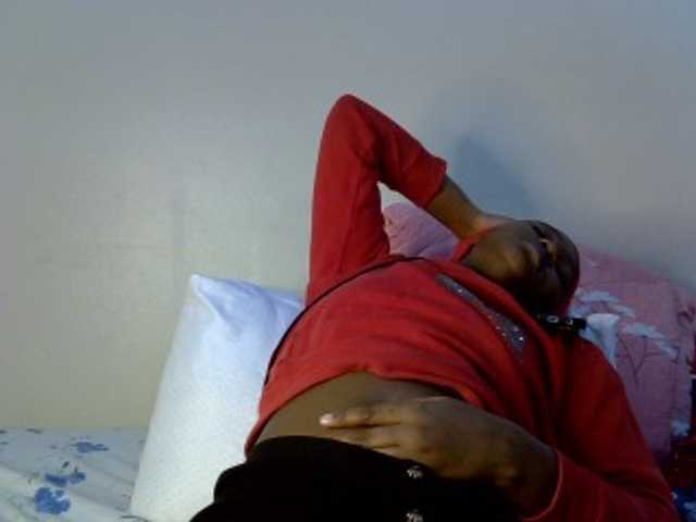 Pettiteebony20 live cam on BongaCams