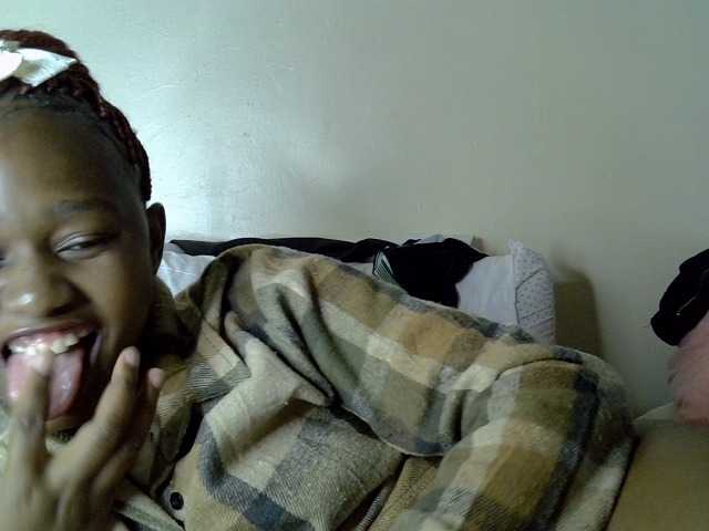 Pettiteebony20 live cam on BongaCams