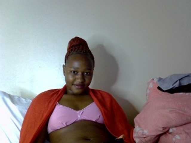 Pettiteebony20 live cam on BongaCams