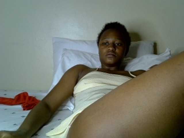Pettiteebony20 live cam on BongaCams