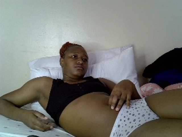 Pettiteebony20 live cam on BongaCams