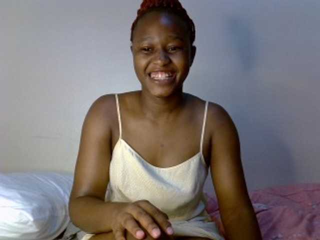 Pettiteebony20 live cam on BongaCams