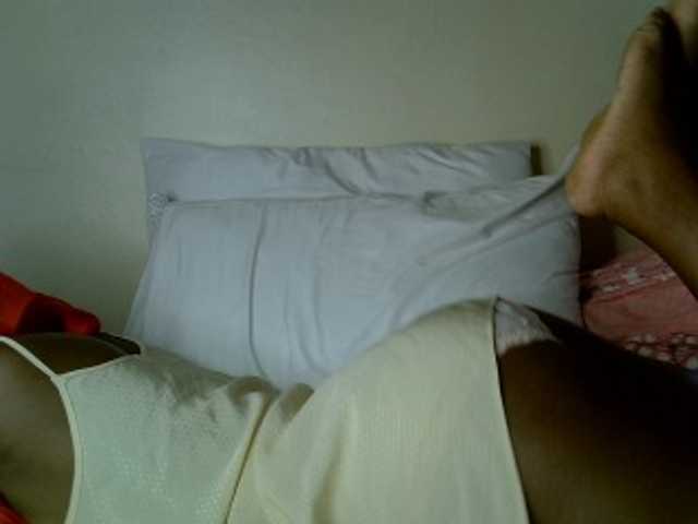 Pettiteebony20 live cam on BongaCams