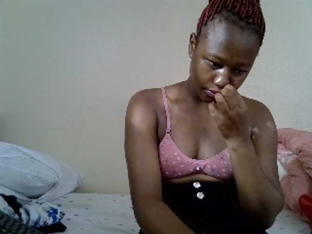 Pettiteebony20 live cam on BongaCams