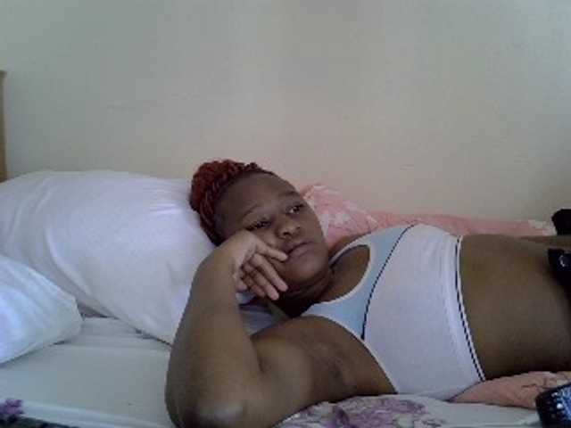 Pettiteebony20 live cam on BongaCams