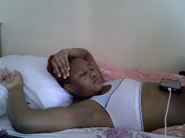 Pettiteebony20 live cam on BongaCams