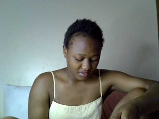 Pettiteebony20 live cam on BongaCams