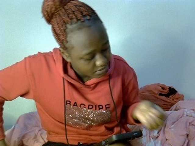 Pettiteebony20 live cam on BongaCams