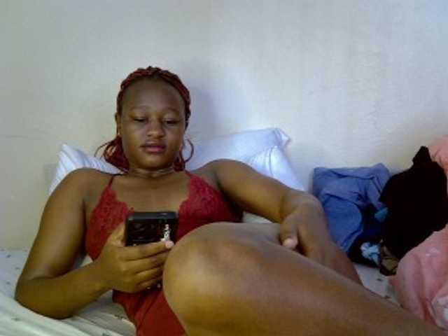 Pettiteebony20 live cam on BongaCams