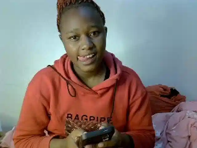 Pettiteebony20
