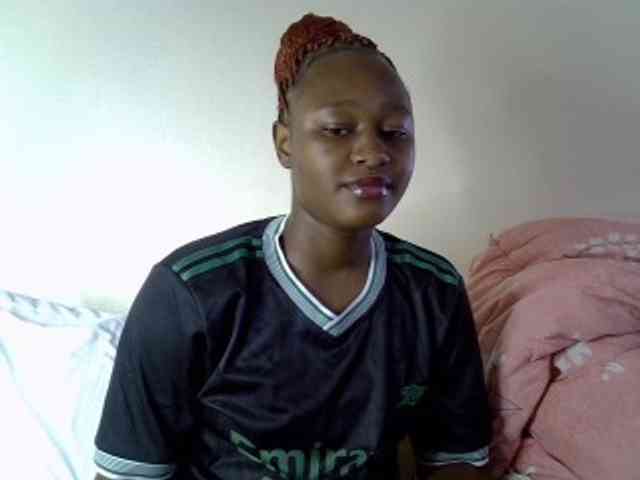 Pettiteebony20