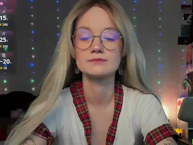 JulietNorris live cam on BongaCams