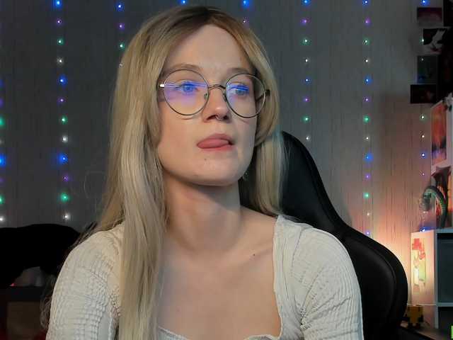 JulietNorris live cam on BongaCams