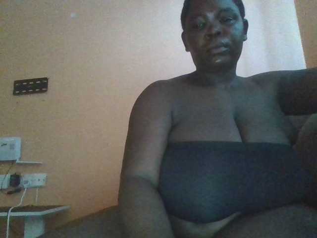 melonboobies1, en directo ahora en BongaCams