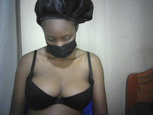 Ebonylatino live cam on BongaCams
