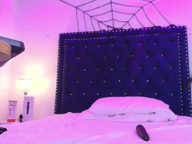 Zury-valucci live cam on BongaCams