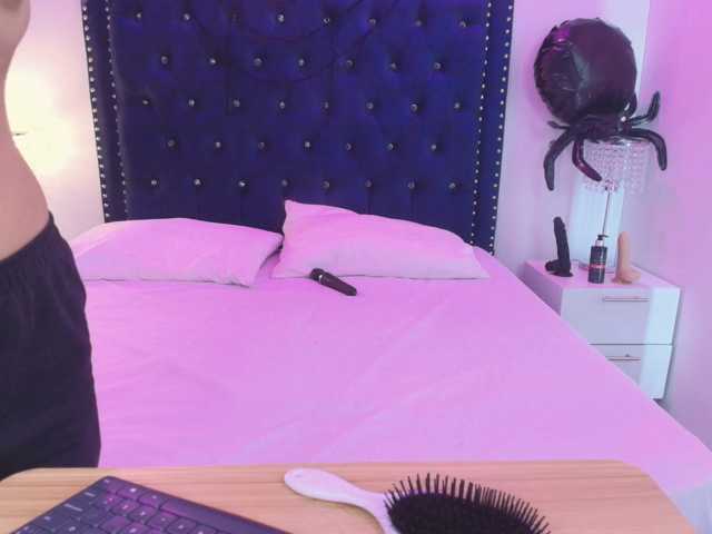 Zury-valucci live cam on BongaCams