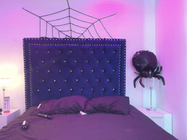 Zury-valucci live cam on BongaCams