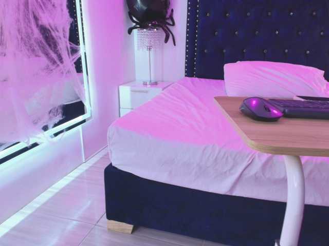 Zury-valucci live cam on BongaCams