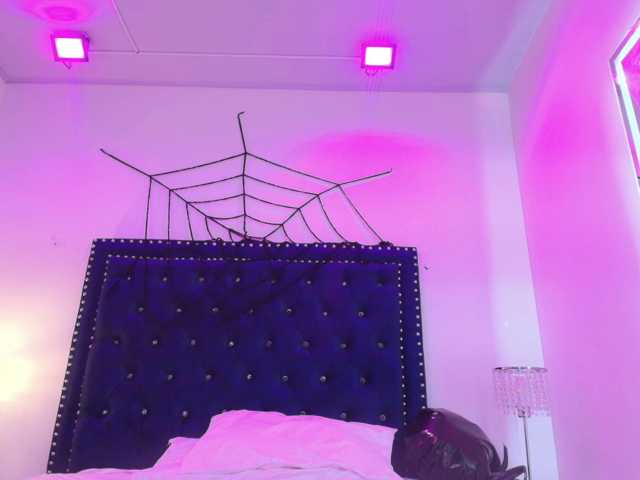 Zury-valucci live cam on BongaCams