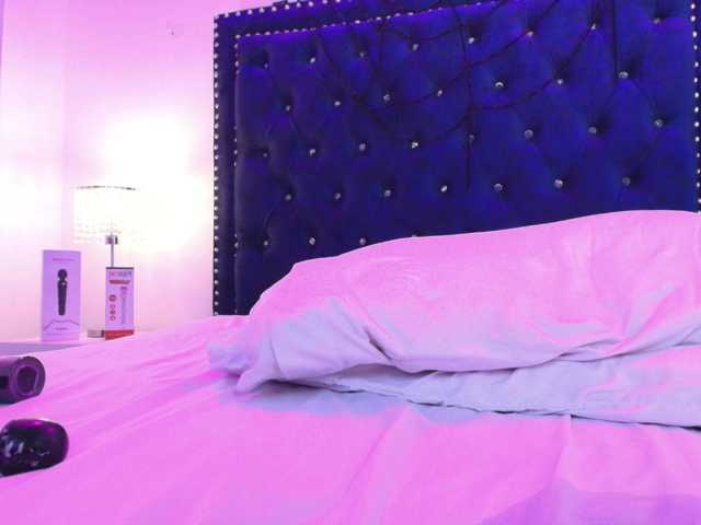Zury-valucci live cam on BongaCams