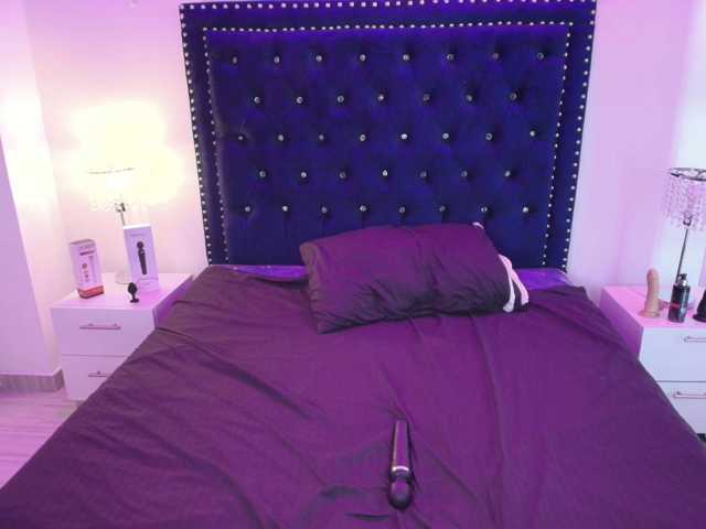 Zury-valucci live cam on BongaCams