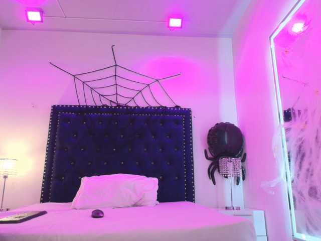 Zury-valucci live cam on BongaCams
