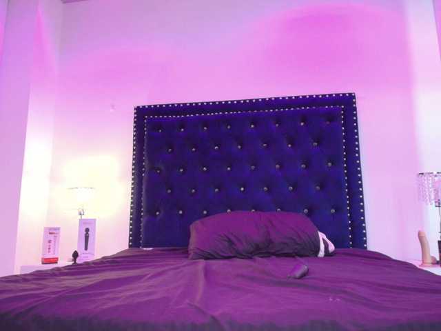 Zury-valucci live cam on BongaCams