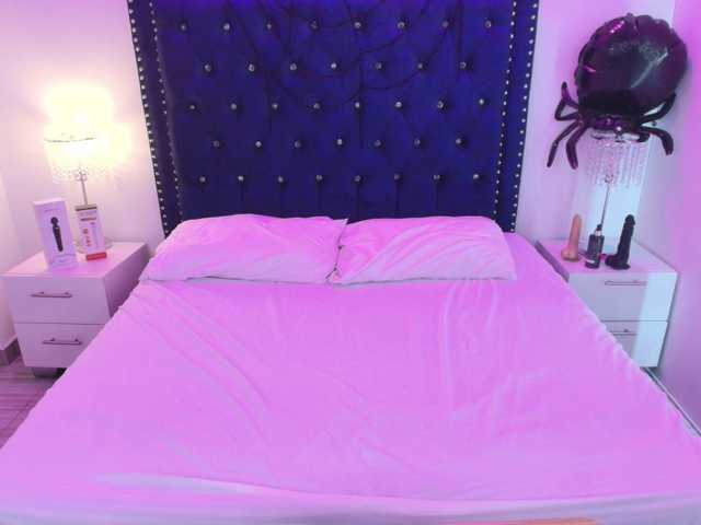 Zury-valucci live cam on BongaCams