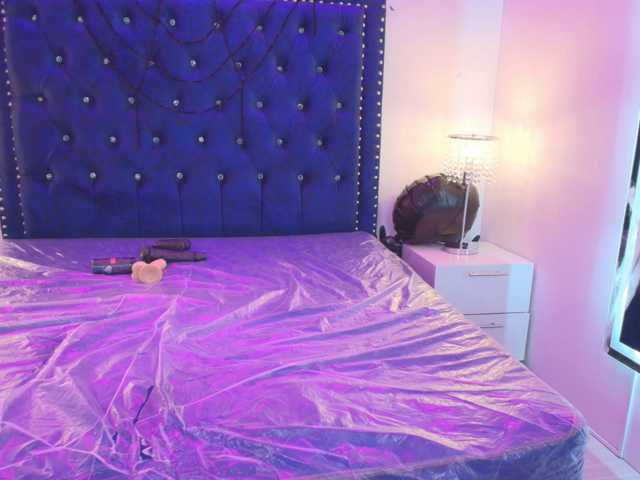 Zury-valucci live cam on BongaCams