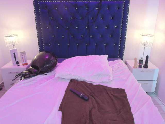 Zury-valucci live cam on BongaCams