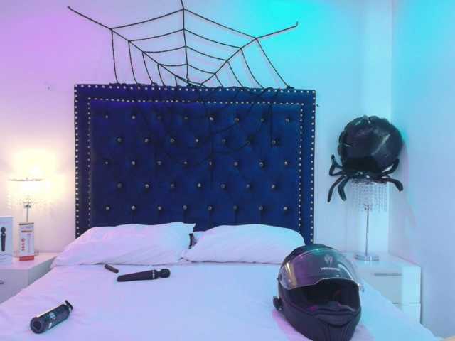 Zury-valucci live cam on BongaCams