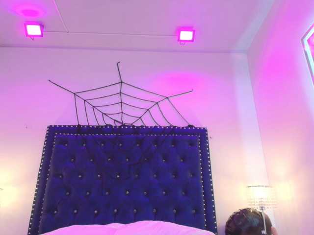 Zury-valucci live cam