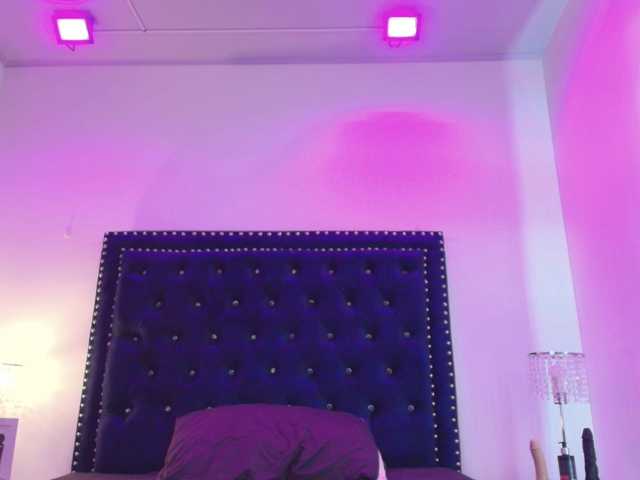 Zury-valucci live cam on BongaCams
