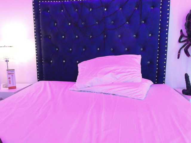Zury-valucci live cam on BongaCams
