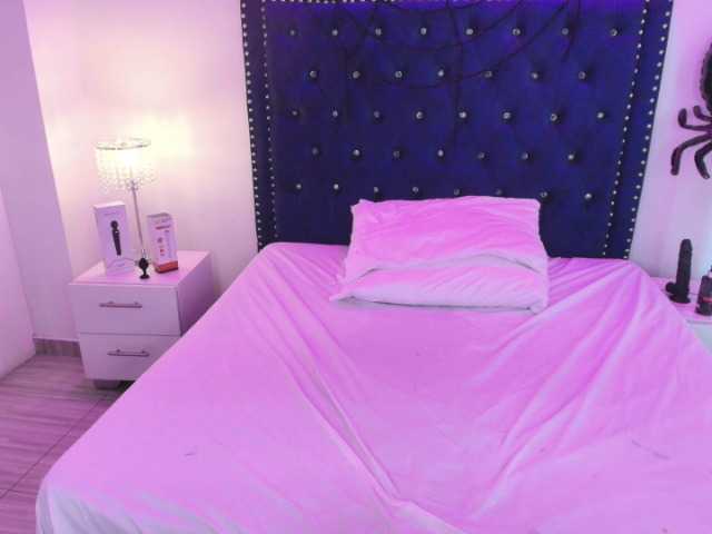 Zury-valucci live cam on BongaCams