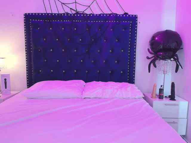 Zury-valucci's webcam live show