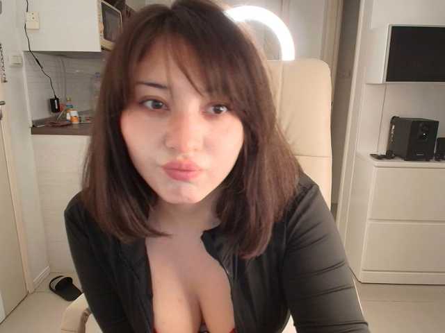 Luvique live cam on BongaCams