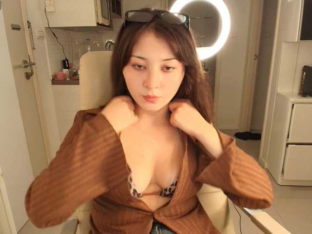 Luvique live cam on BongaCams