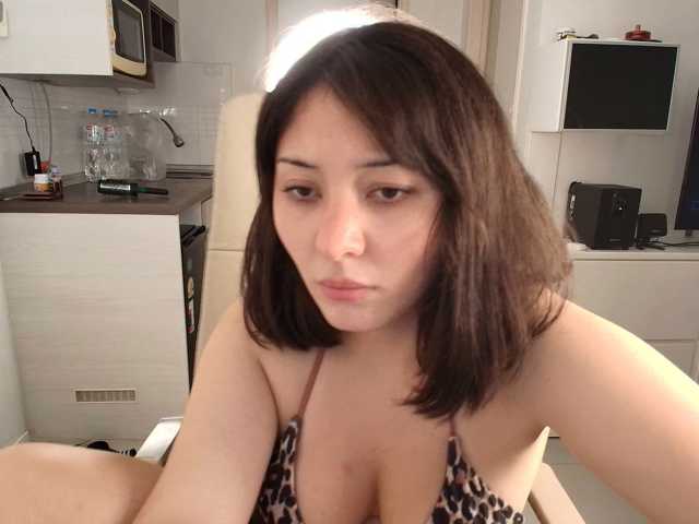 Luvique live cam on BongaCams