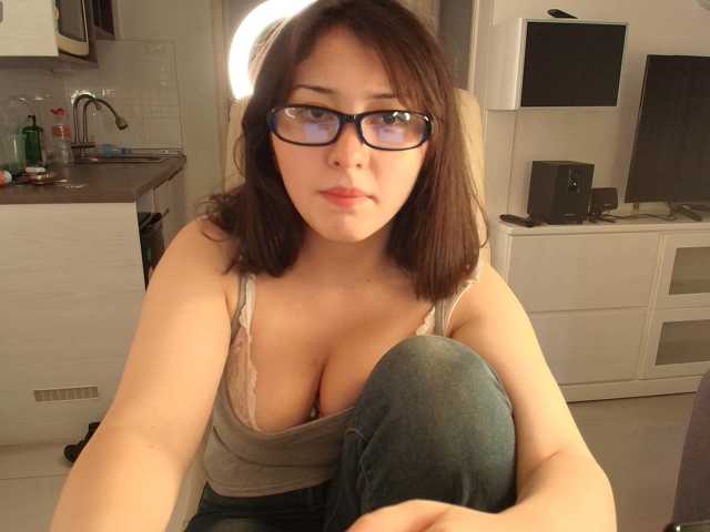 Luvique live cam on BongaCams