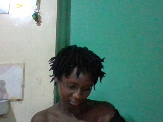 Honeypie11 live cam on BongaCams